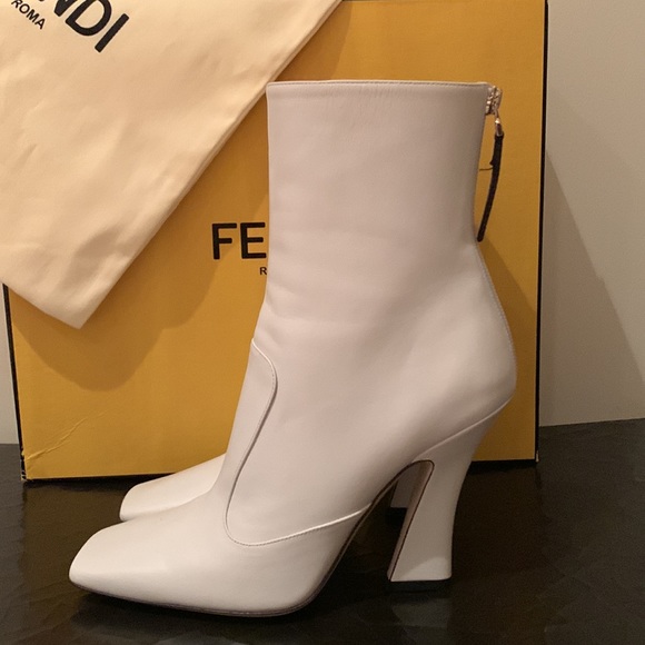 FENDI FFREEDOM CALF LEATHER 105 BOOTIES IN WHITE WITH CONTOURED HEEL SIZE 8 1/2 - Picture 1 of 15